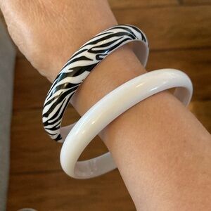 Bagel bracelets white and zebra print plastic bangle set